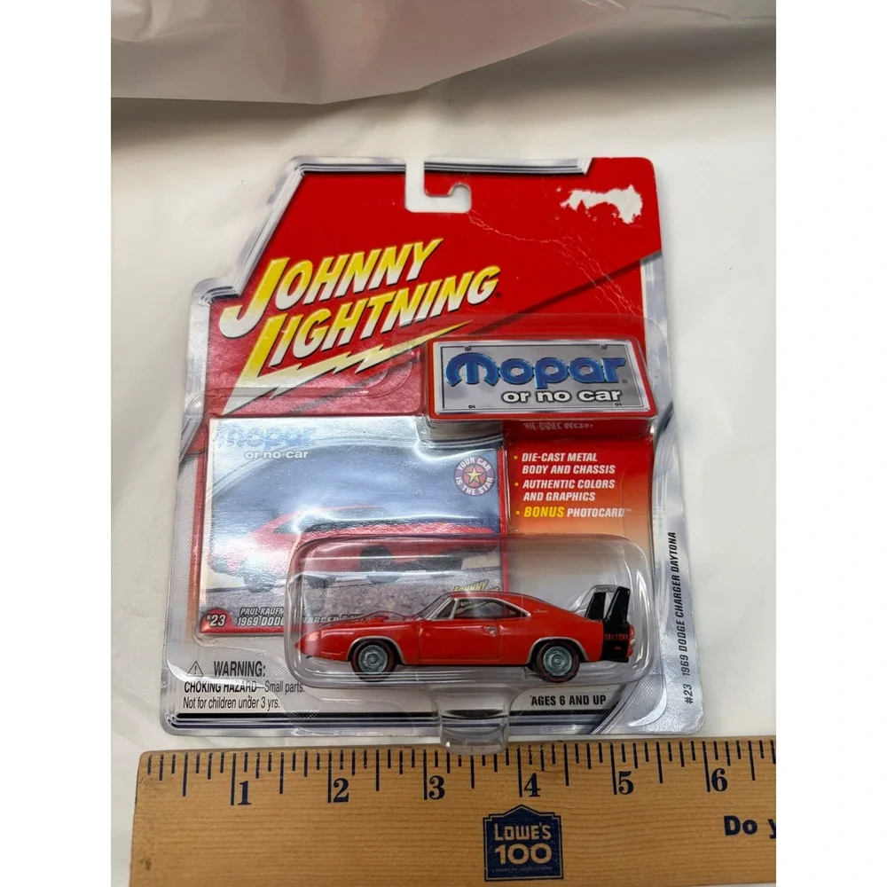 Johnny Lightning 1969 Dodge Charger Daytona Mopar Or No Car Orange 1/64 239-04